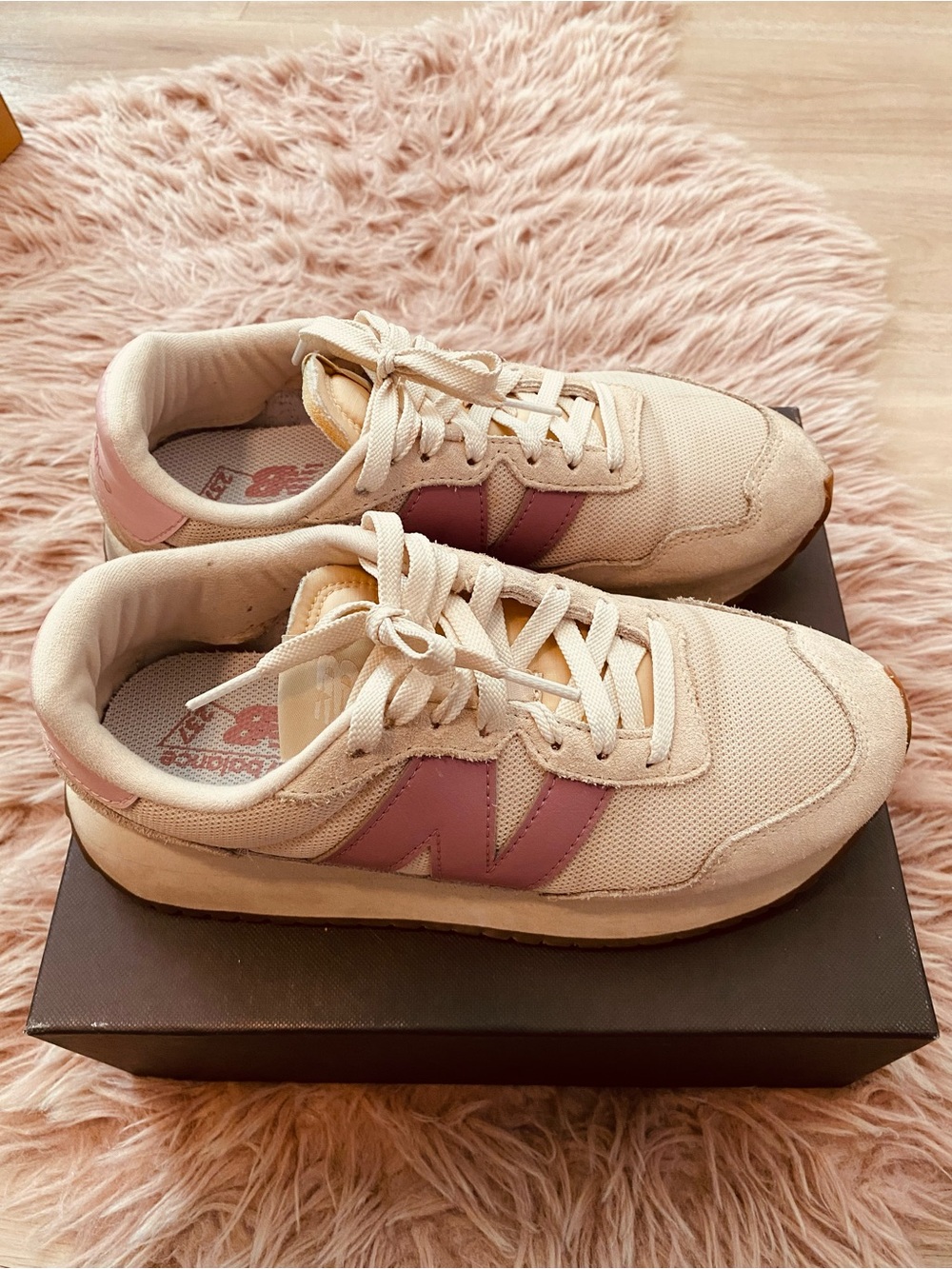 New Balance Women's Beige Sneakers with Pink Logo